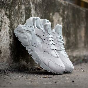 Nike huarache suede (RARE, NEVER WORN)